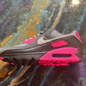 Nike Air Max Gray & Pink Retro Runner 9.5M